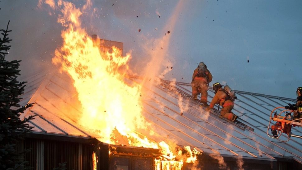 INCENDIU la un cămin de bătrâni din Harghita! 45 de persoane, evacuate