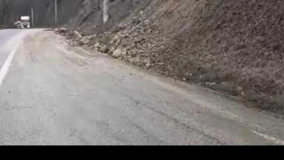 Atenție, șoferi: Cad pietre pe Centura Călimănești -Traficul e blocat - Care sunt variantele ocolitoare