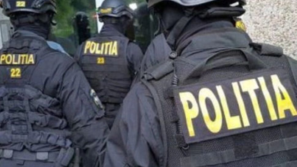 Scandal  la Serviciul pentru Acțiuni Speciale Iași! Un mascat, campion la arte marțiale, inculpat pentru că a bătut un bărbat încătușat, în duba poliției