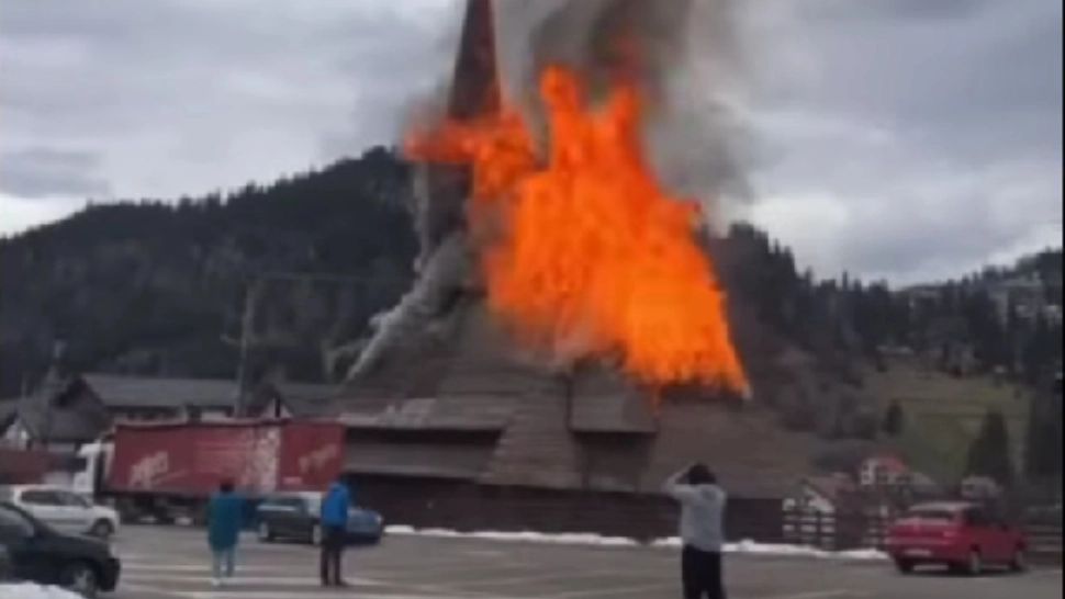 Minunea de la biserica din Borșa care a ars - Singurele două lucruri rămase intacte
