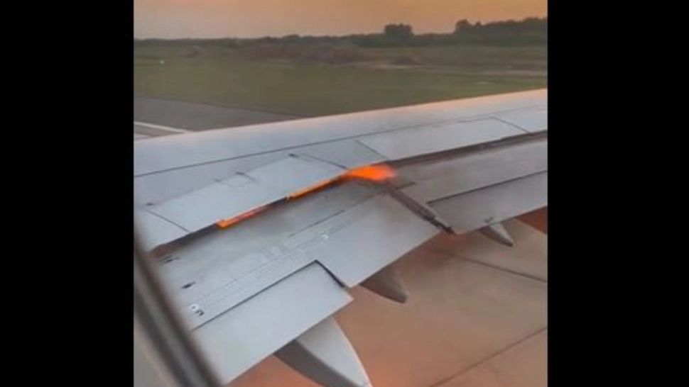 Avion în flăcări chiar în momentul decolării - Pilotul a fost alertat chiar de către pasageri