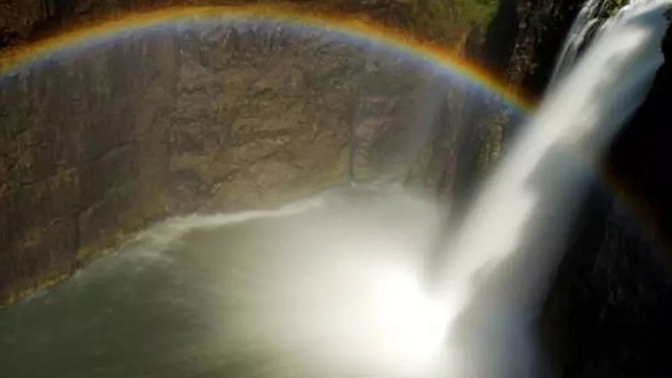 Izvorul Tămăduirii. Sunt peste 30 de izvoare și ape făcătoare de minuni în România - De unde e bine să iei „apa vieții”