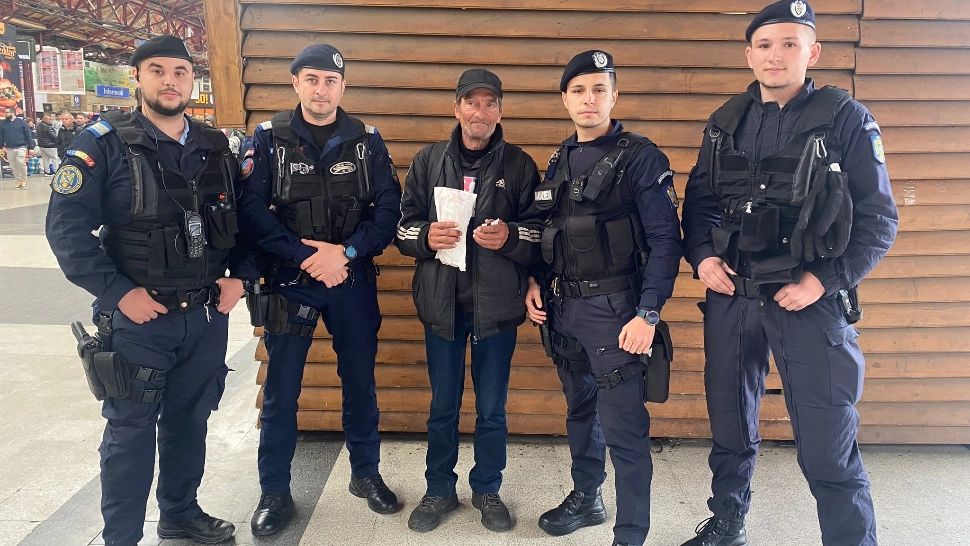 Ciobanul de 63 de ani care i-a impresionat pe jandarmi. Ce au făcut pentru omul care a mers pe jos 130 de kilometri până la București 