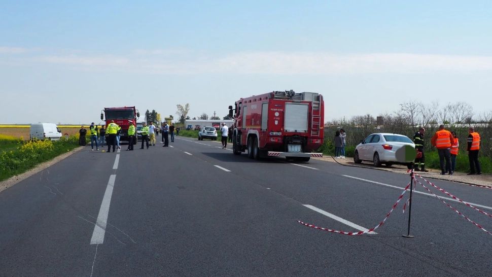 Accident rutier pe DN 6, între un microbuz și un autoturism! - Sunt 8 VICTIME. A fost activat Planul Roșu