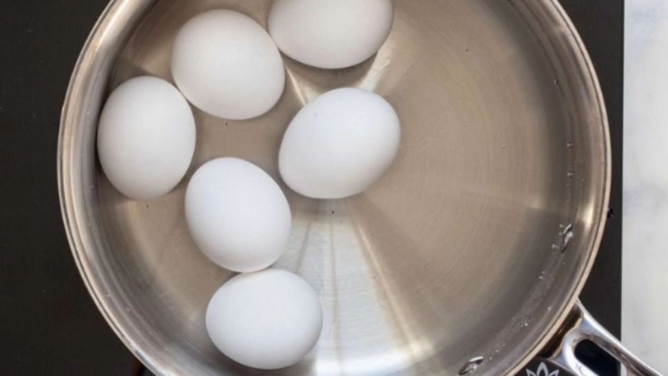 De ce trebuie să adaugi bicarbonat de sodiu în apă atunci când fierbi ouăle de Paște 