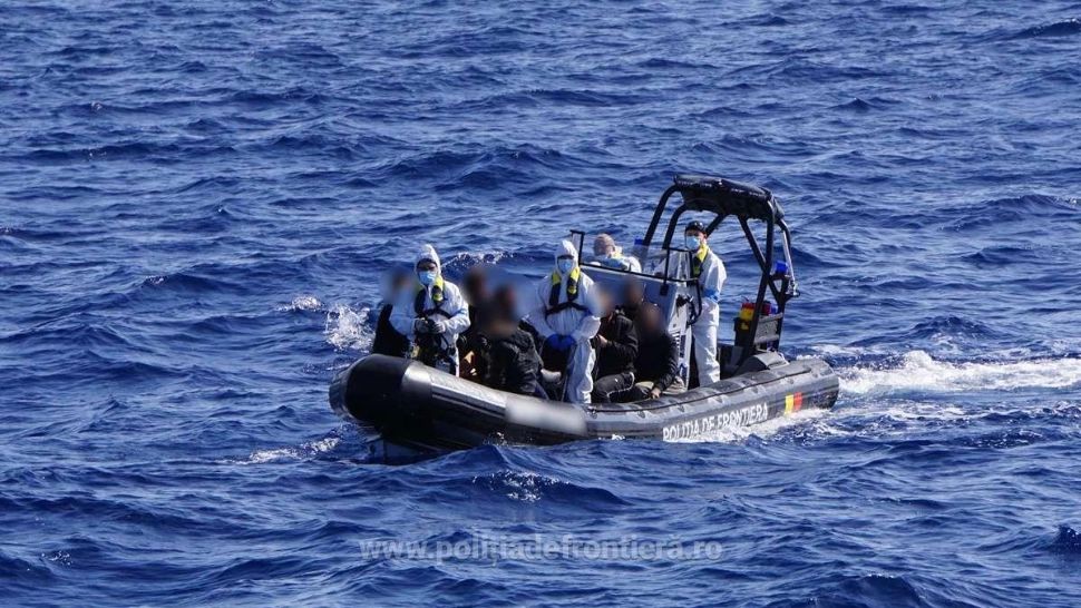 Peste 180 de cetățeni străini au fost salvați de polițiștii români de frontieră într-o operațiune din apele Mării Mediterane