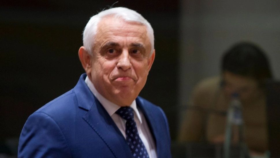 Fostul șef al Gărzii de Mediu demască regia din spatele unei vizite a lui Petre Daea: "Au împrăștiat gunoiul ca să strângă el câteva hârtii" 