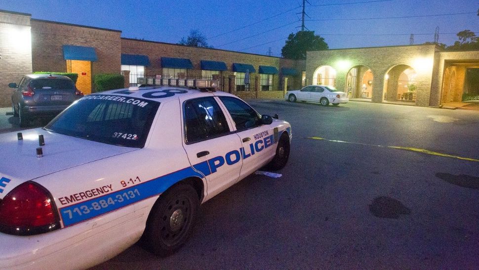 Motivul uimitor pentru care două tinere au fost împușcate într-o parcare din SUA: Una dintre ele a intrat din greșeală în altă mașină