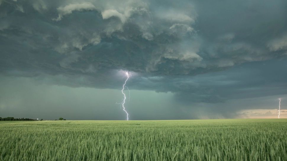 Schimbări radicale ale vremii - anunțul ANM: zonele lovite de furtuni cu grindină și vijelii. HARTA actualizată