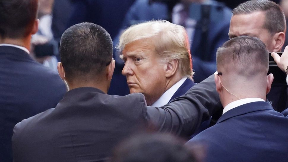 Donald Trump, acuzat în baza unei legi folosite împotriva capilor mafiei. Ce vrea să dovedească procurorul?