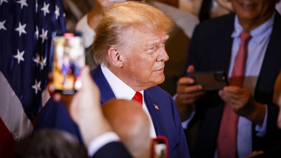 Trump le-a pus gând rău anchetatorilor și cere definanțarea FBI  