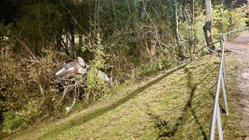 Mașină prăbușită în prăpastie, pe drumul către Poiana Brașov - Cinci răniți