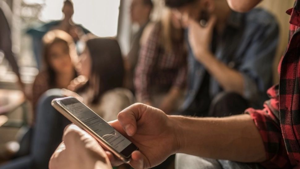 Tinerii, îndemnați la gesturi extreme, în mediul online! Aplicația, lansată în urmă cu doar o săptămână - Pericol uriaș