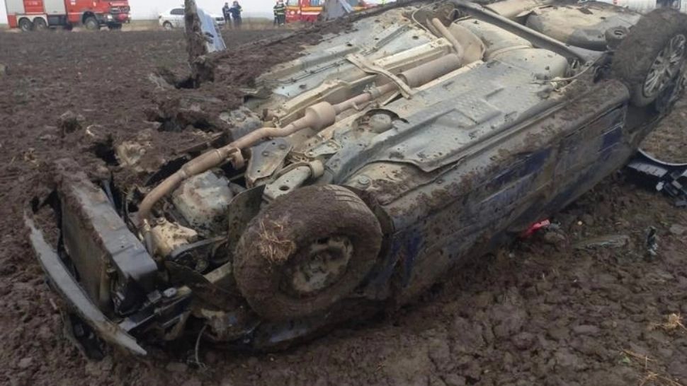Accident în Prahova - O mașină s-a răsturnat - Șoferul are o alcoolemie de 1.38 la mie