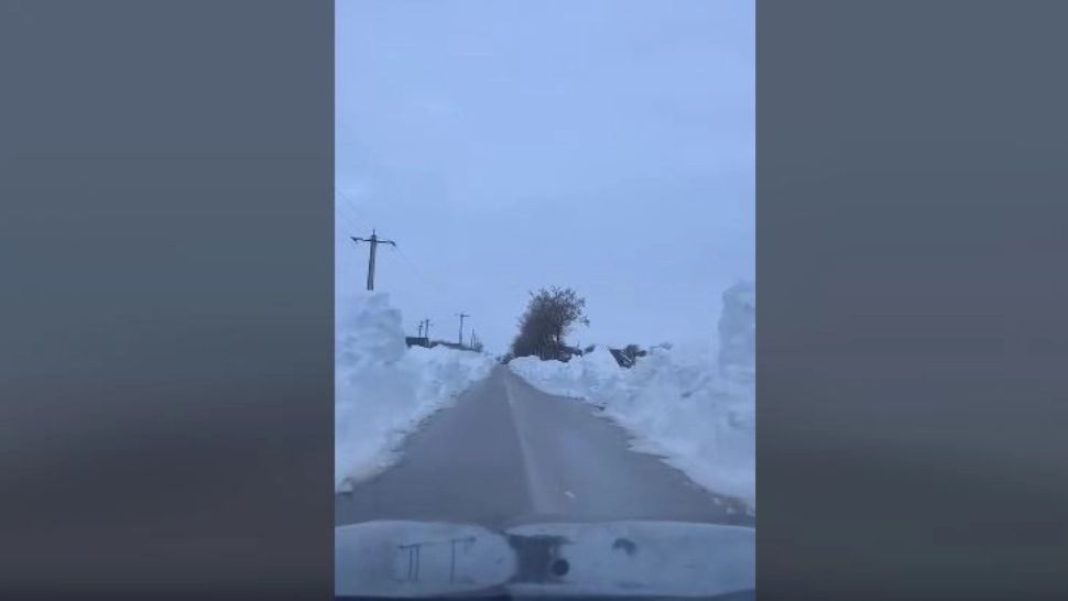 Zăpezi uriașe fără precedent, ambulanțe blocate în nămeți - Vortexul polar a îngropat județe întregi sub nămeți de 2 metri