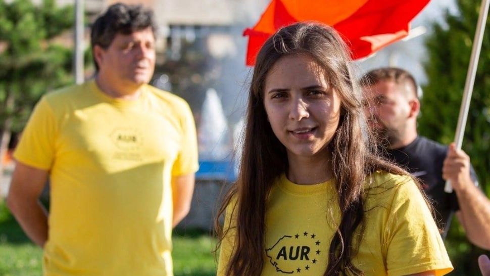 Prima reacție a colaboratoarei AUR care a intrat cu 4 gloanțe în Parlament 