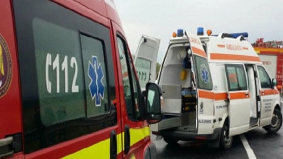 Impact violent între două autoturisme, în județul Ialomița. 6 persoane au avut nevoie de îngrijiri medicale