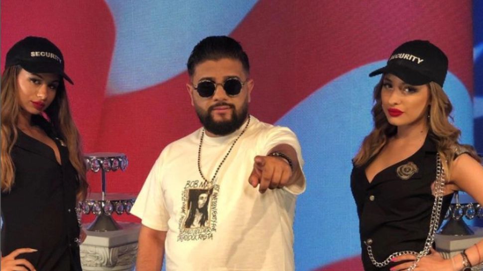 Probleme cu Justiția pentru familia lui Tzancă Uraganu. Fratele cântărețului, EVACUAT cu mascații din casă