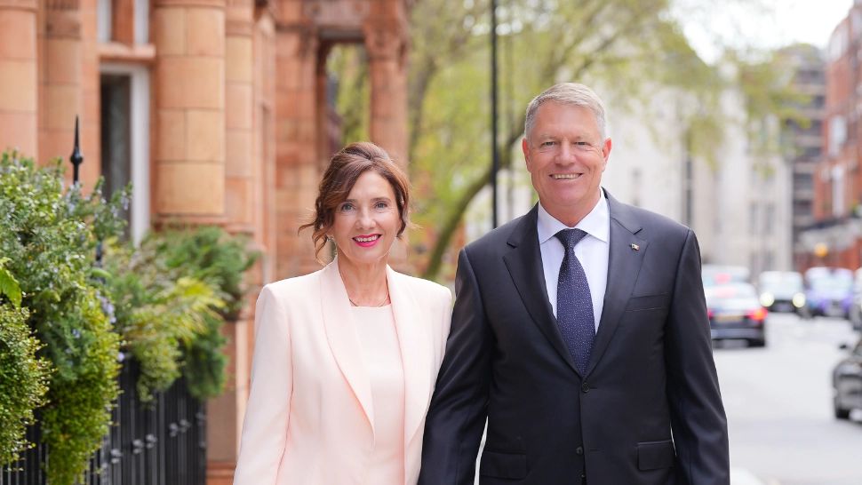 Klaus Iohannis a ajuns la Londra: „Este un moment istoric și o celebrare a tradițiilor monarhiei britanice”