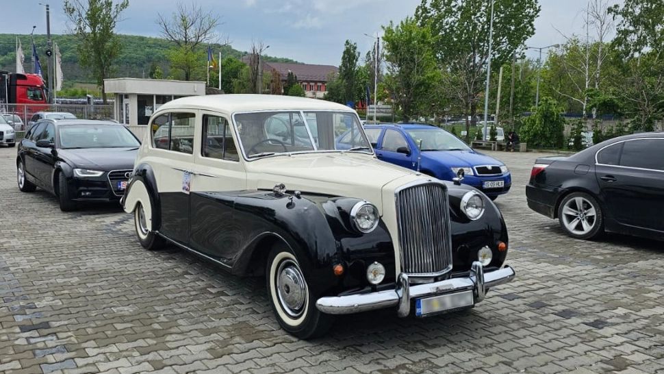 O bijuterie care a aparținut Casei Regale a ajuns în garajul RAR - mașina, implicată într-un incident armat terifiant - FOTO