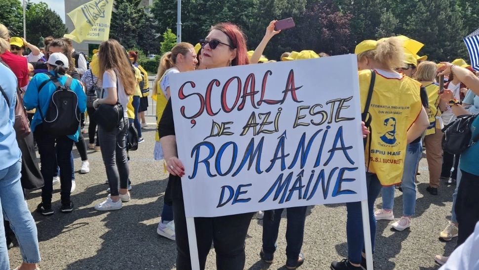 Sindicaliștii din Educație, răspuns la apelul lansat de premier și Guvern: „Greva continuă. Să coboare puţin cu picioarele pe pământ”