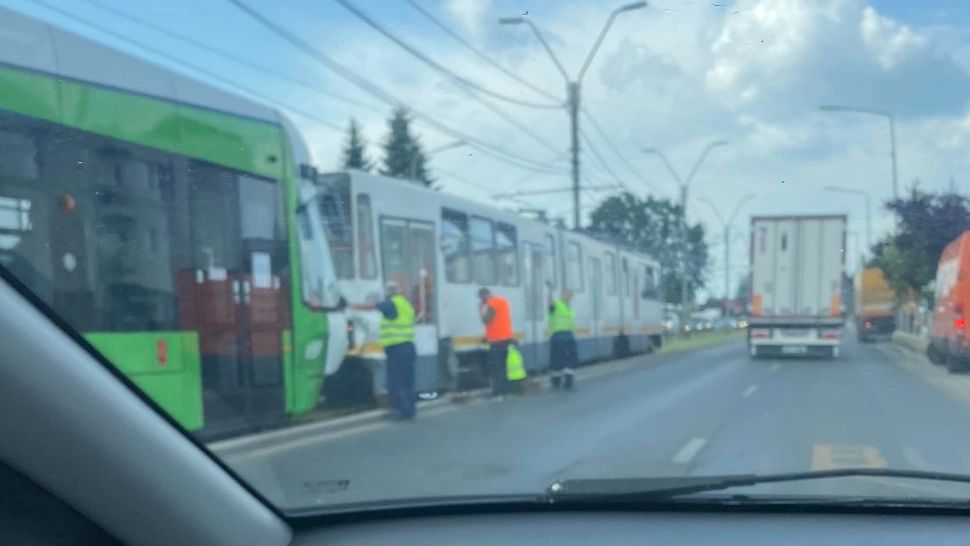 Accident cu două tramvaie, dintre care un Imperio, pe Şoseaua Giurgiului din Capitală! Circulaţia mai multor linii, blocată temporar 