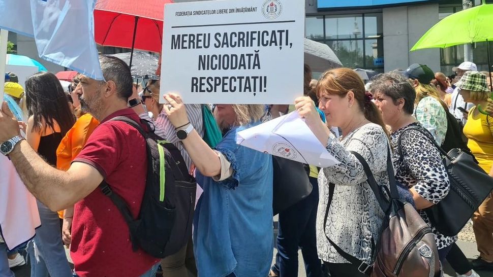Sindicatele resping primele Guvernului pentru profesori: Deja vu. Greva generală continuă și luni! Să coboare în stradă!