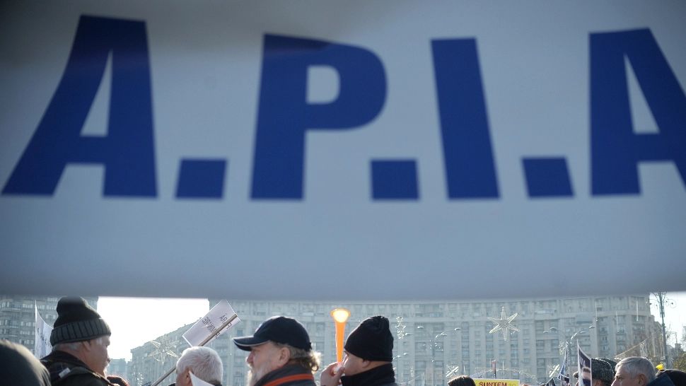 VAL de proteste în agricultură: Angajații APIA cer, în stradă, salarii mai mari - Câți bani primesc în 2023