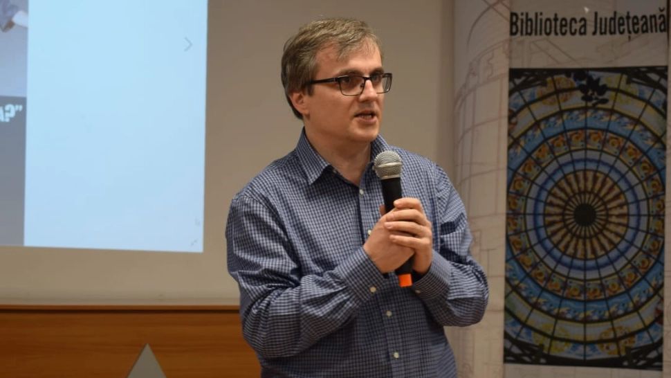 Ministerul Educației, făcut praf după noile planuri-cadru pentru liceu: „Să le explice cineva că nu poți face biologie fără chimie și chimie fără fizică!”