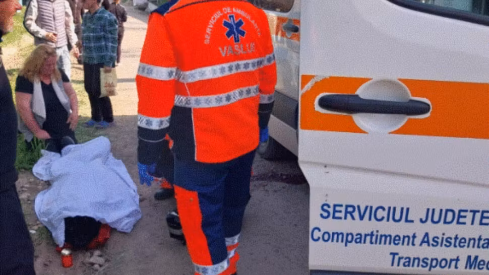 Un bărbat din Vaslui a murit după ce a fost călcat de tractorul condus chiar de fratele său
