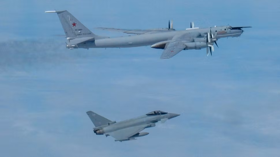 Pericol semnalat de NATO: Avion de patrulare rusesc, deasupra Atlanticului de Nord