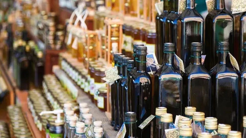 Ulei de măsline. Arată bine, dar cum îți dai seama că este original sau contrafăcut?