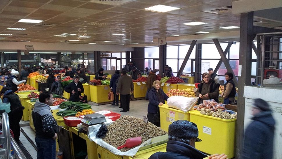 Dezastrul din piețele bucureștene: Controalele ANPC, încheiate cu suspendarea activității a 14 comercianți și o ploaie de amenzi  