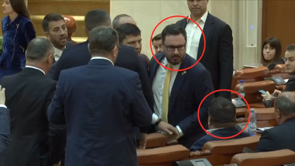 Scandal monstru în Parlament. 2 deputați de la AUR și PSD și-au aruncat cuvinte grele - VIDEO