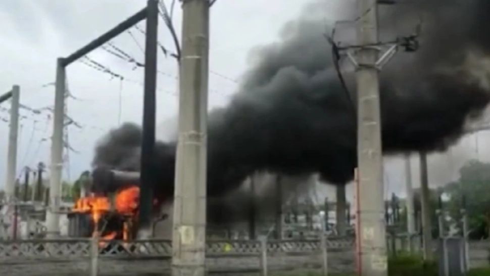 Incendiu la un transformator din Cluj. Fumul negru și gros, vizibil de la mare distanță - Momente de panică
