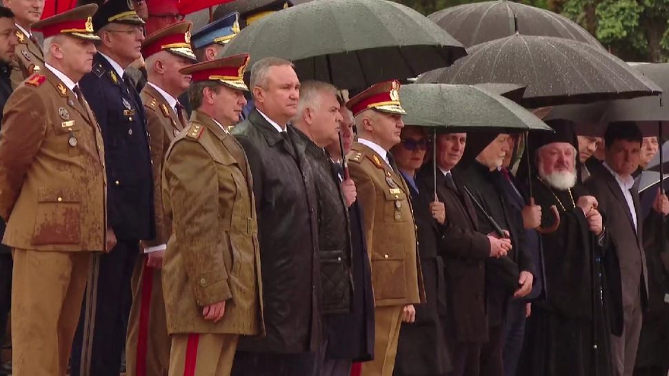 Ciucă, la ceremonia de la  Mormântul Ostașului Necunoscut: Ne revine responsabilitate de a menţine recunoaşterea importanţei în societate a funcţiei militare