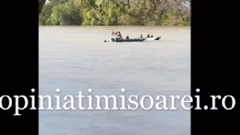 Copil căzut în apă dintr-o barcă în derivă, cu doar câteva ore înainte de tragedia de pe Mureș! Niciun pasager NU purta vestă de salvare - VIDEO