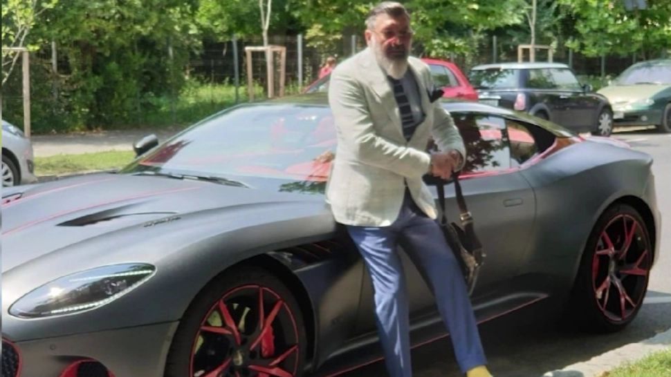 Povestea incredibilă a milionarului jefuit în timpul somnului. Bărbatul dormea "blindat" de bijuterii și diamante - Valoarea jafului: jumătate de milion de euro