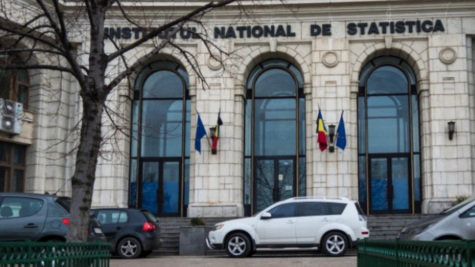 Angajații de la Statistică pichetează Parlamentul şi sediul INS - Principalele revendicări