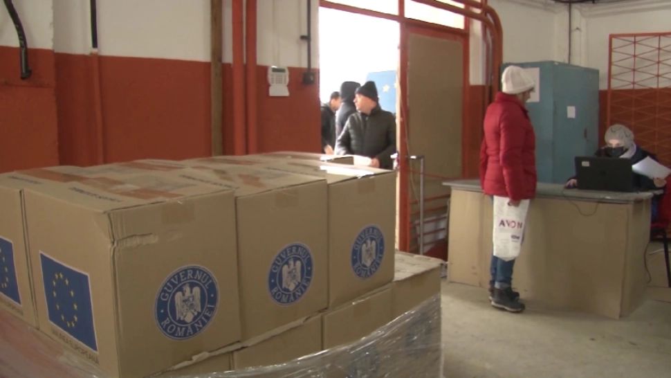 Hoții au dat iama în cutiile cu ajutoare sociale de la UE! O parte din alimentele din aceste cutii, FURATE - Situație REVOLTĂTOARE în Vrancea