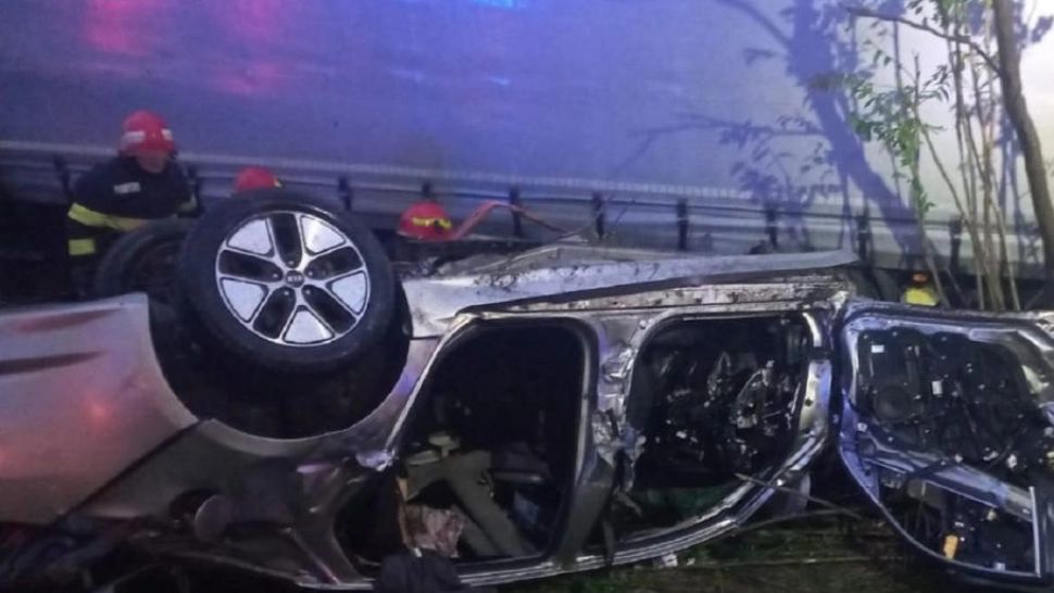 Accident devastator în Mehedinți - Trei tineri au murit după ce s-au izbit cu mașina de un TIR