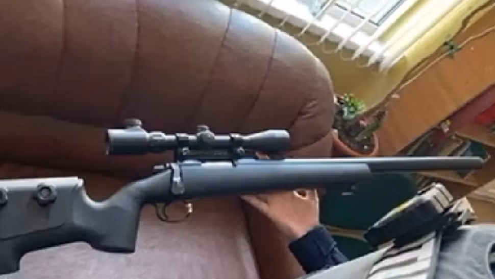 Fost angajat MApN, găsit împușcat într-o casă de vacanță. Care este prima ipoteză luată în calcul