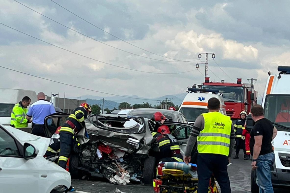 Accident grav pe DN1. Patru persoane au fost rănite. Trafic îngreunat pe ruta Ploiești-Brașov (foto)