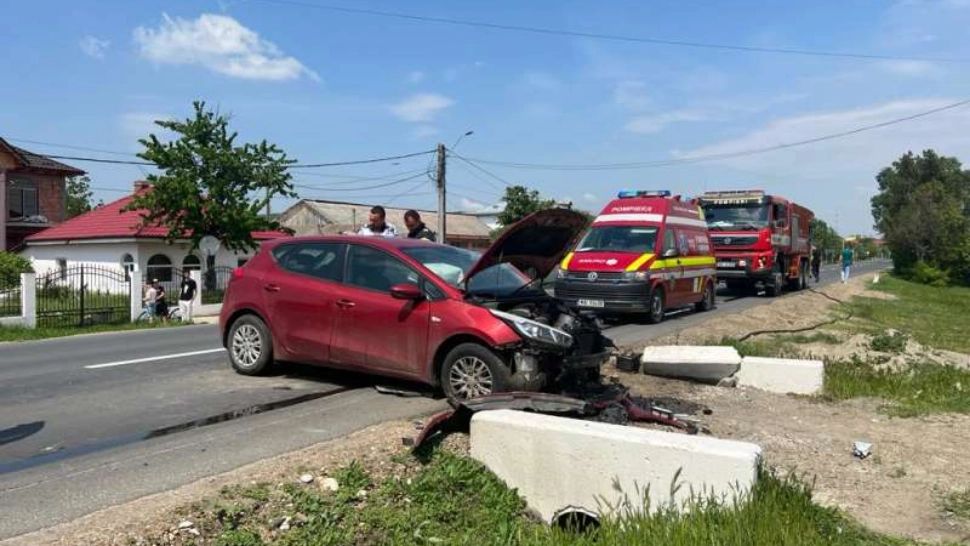 Bebeluș de 1 lună, scăpat ca prin minune dintr-un accident de mașină. Părinții săi au ajuns la spital cu răni grave