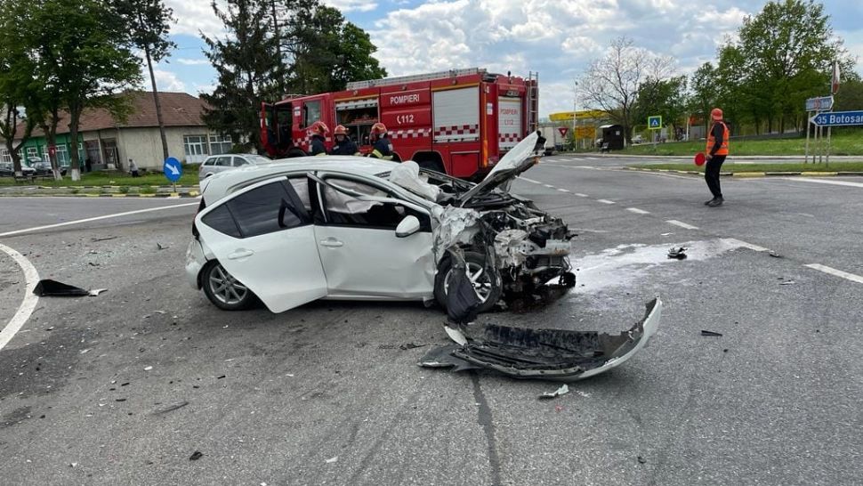 Accident TERIBIL în județul Botoșani. Şase persoane, între care o gravidă şi un copil de un an şi şapte luni, au fost rănite FOTO
