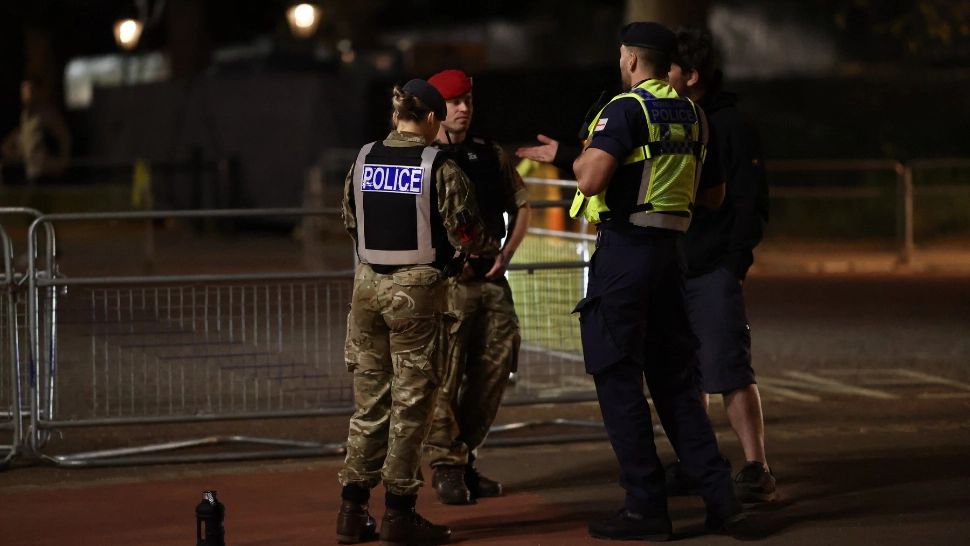 Explozie la Palatul Buckingham, cu câteva zile înainte de încoronarea Regelui Charles. Un bărbat a fost arestat