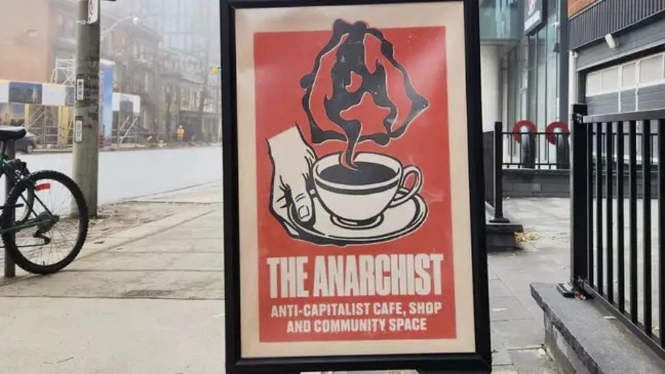 Cafeneaua anti-capitalistă a dat faliment din...lipsă de capital! Anarhiștii au rămas fără bani la un an de la deschidere 