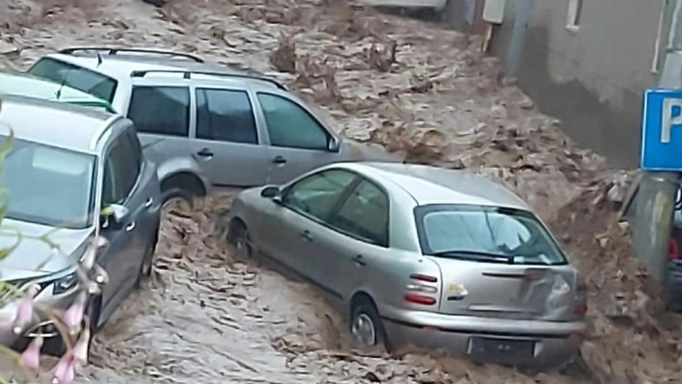 Cod portocaliu de viituri în 5 județe din vestul țării. Autoritățile sunt în alertă