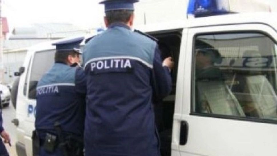 Bărbat reținut după ce a bătut câinele vecinului! A ajuns după gratii la 72 de ani - Caz șocant în Călărași