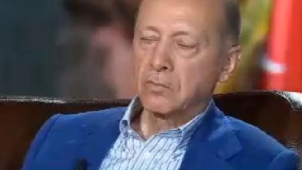 Alegeri în Turcia - Erdogan a adormit în timpul unui interviu la TV - Președintele este favorit în sondaje